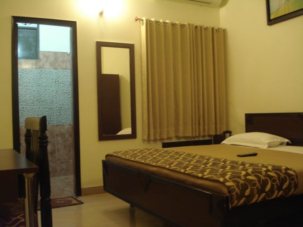 Hotel Utsav Dehradun Eksteriør billede