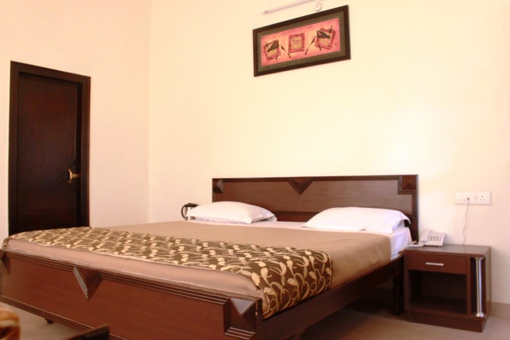 Hotel Utsav Dehradun Eksteriør billede
